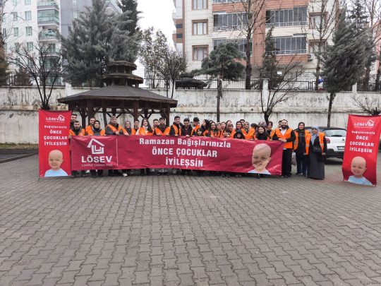 Diyarbakır’da sahaya inen LÖSEV ekibi ve gönüllüler, lösemili çocukların yaşam
