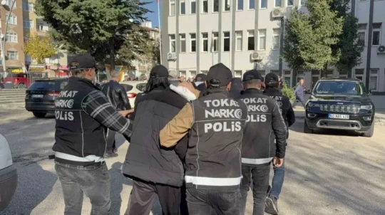 Diyarbakır’da uyuşturucu ile mücadele kapsamında düzenlenen operasyonlarda, önemli miktarda uyuşturucu