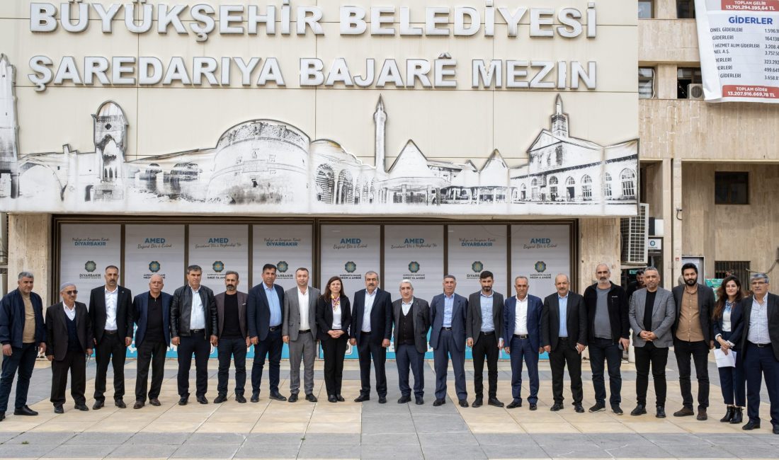 Diyarbakır Büyükşehir Belediyesi Eşbaşkanı Serra Bucak, Sur ilçesinde görev yapan