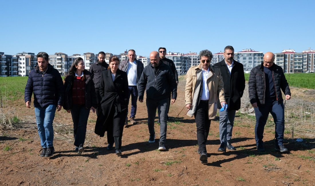 Diyarbakır Büyükşehir Belediyesi Eşbaşkanları Serra Bucak ve Doğan Hatun, kentte