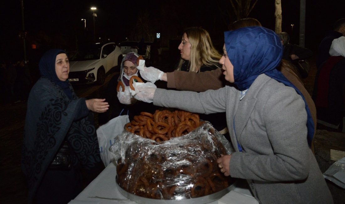 Diyarbakır Büyükşehir Belediyesi, Kadir Gecesi dolayısıyla camilerde yurttaşlara tatlı ikramında