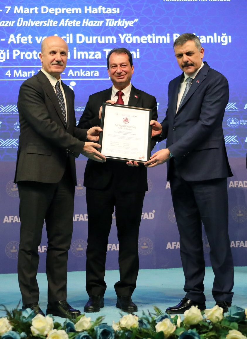 HClzVsGWwAAGVJZ e1772716562492