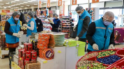 Diyarbakır Büyükşehir Belediyesi, yaklaşan Ramazan Bayramı nedeniyle kent genelinde tatlı,