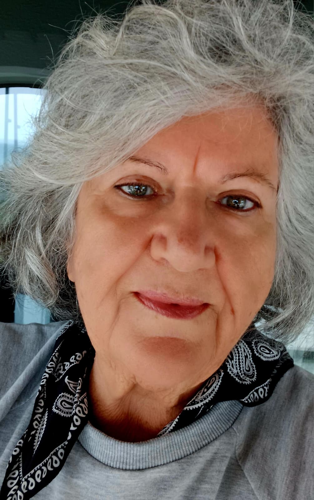 Nesrin AYKAÇ yazar fotoğrafı