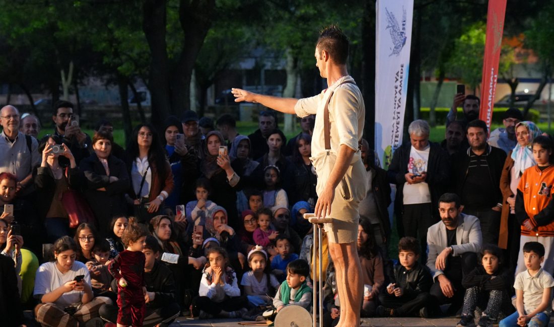 Diyarbakır Büyükşehir Belediyesinin düzenlediği 11. Uluslararası Amed Tiyatro Festivali, sekizinci