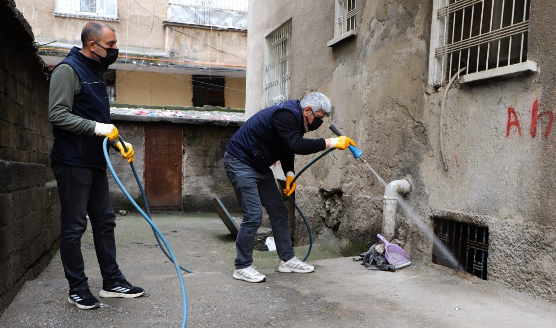 Kışlak çalışmalarını tamamlayan Diyarbakır Büyükşehir Belediyesi, ilkbahar-yaz döneminde haşereyle mücadeleyi
