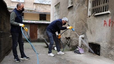 Kışlak çalışmalarını tamamlayan Diyarbakır Büyükşehir Belediyesi, ilkbahar-yaz döneminde haşereyle mücadeleyi