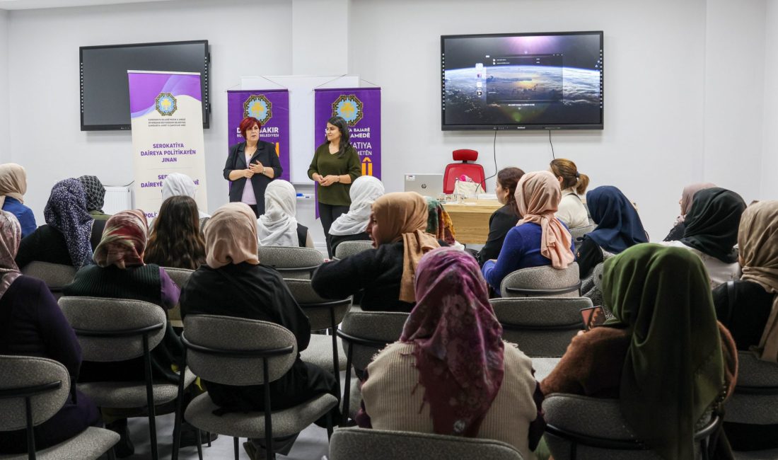 Diyarbakır Büyükşehir Belediyesi, kadınlara yönelik çalışmalarını yoğunlaştırırken Silvan’da Yıkanabilir Ped