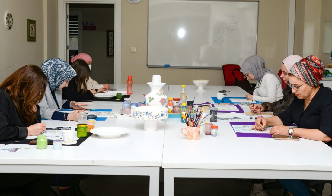 Diyarbakır Büyükşehir Belediyesinin DİSMEK kurslarından faydalanan 357 kadın hem mesleki