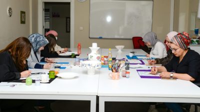 Diyarbakır Büyükşehir Belediyesinin DİSMEK kurslarından faydalanan 357 kadın hem mesleki