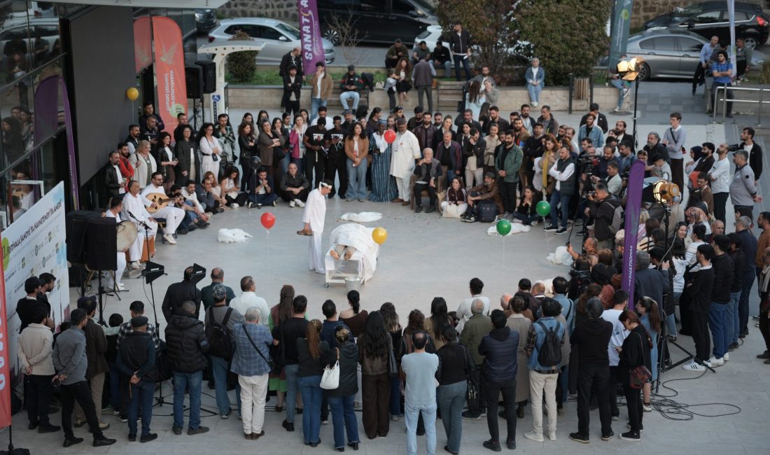 11. Uluslararası Amed Tiyatro Festivali dördüncü gününde açık hava gösterimleri