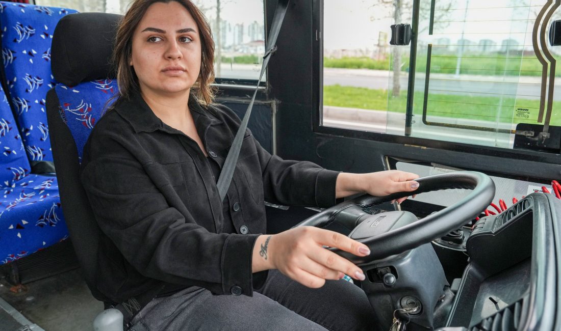 Diyarbakır Büyükşehir Belediyesinin kadın odaklı politikaları kapsamında hayata geçirdiği “Otobüs