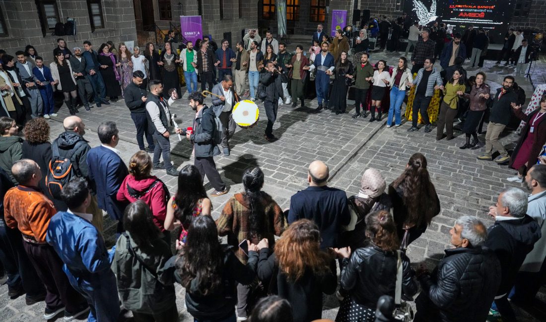 Diyarbakır Büyükşehir Belediyesinin “Barış İçin Diyalog” temasıyla düzenlediği 11. Amed
