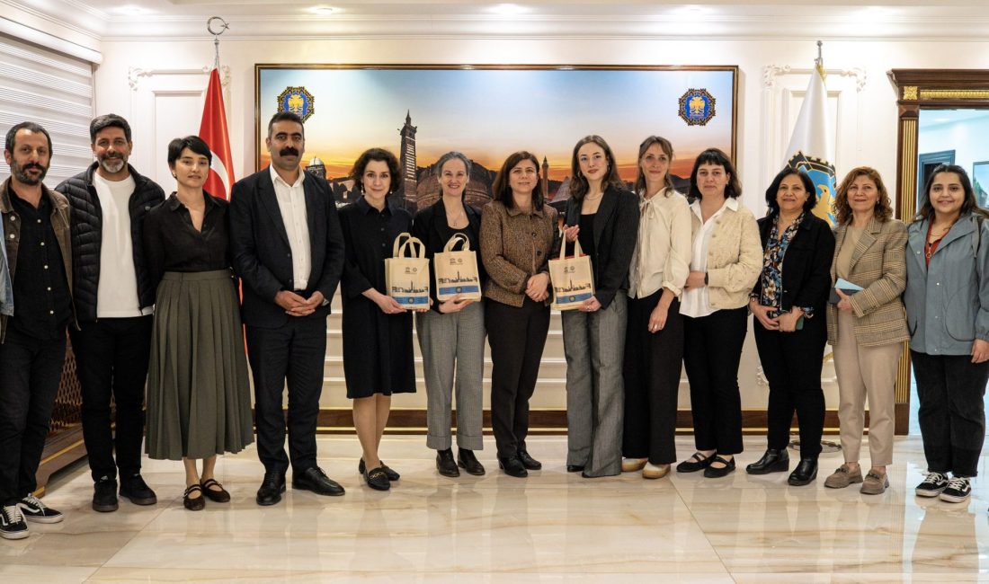 Diyarbakır Büyükşehir Belediyesi Eşbaşkanları Serra Bucak ve Doğan Hatun, Hannover’den