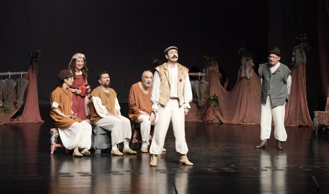 Amed Tiyatro Festivali yoğun ilgiyle devam ederken, kadın mücadelesi ve