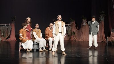 Amed Tiyatro Festivali yoğun ilgiyle devam ederken, kadın mücadelesi ve