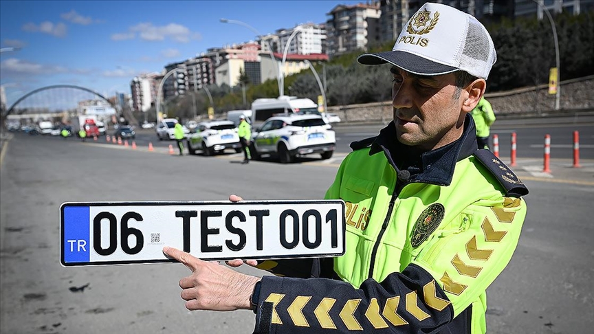 Resmî Gazete’de yayımlanan yeni düzenlemeyle standart dışı (APP) plakalar ücretsiz