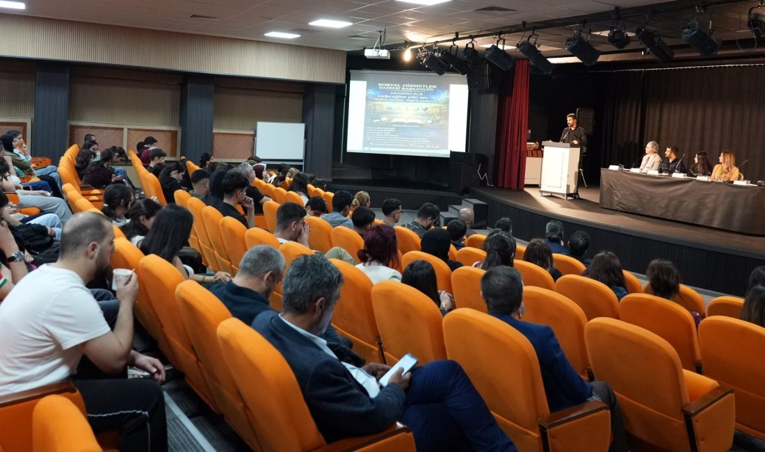 Diyarbakır Büyükşehir Belediyesi Akademi Sur Etüt Merkezi tarafından düzenlenen panelde