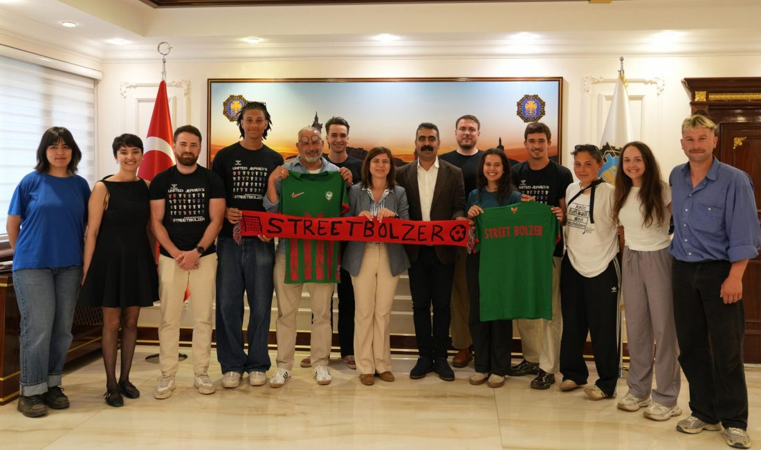 Diyarbakır Büyükşehir Belediyesi Eşbaşkanları Serra Bucak ve Doğan Hatun, Almanya’nın
