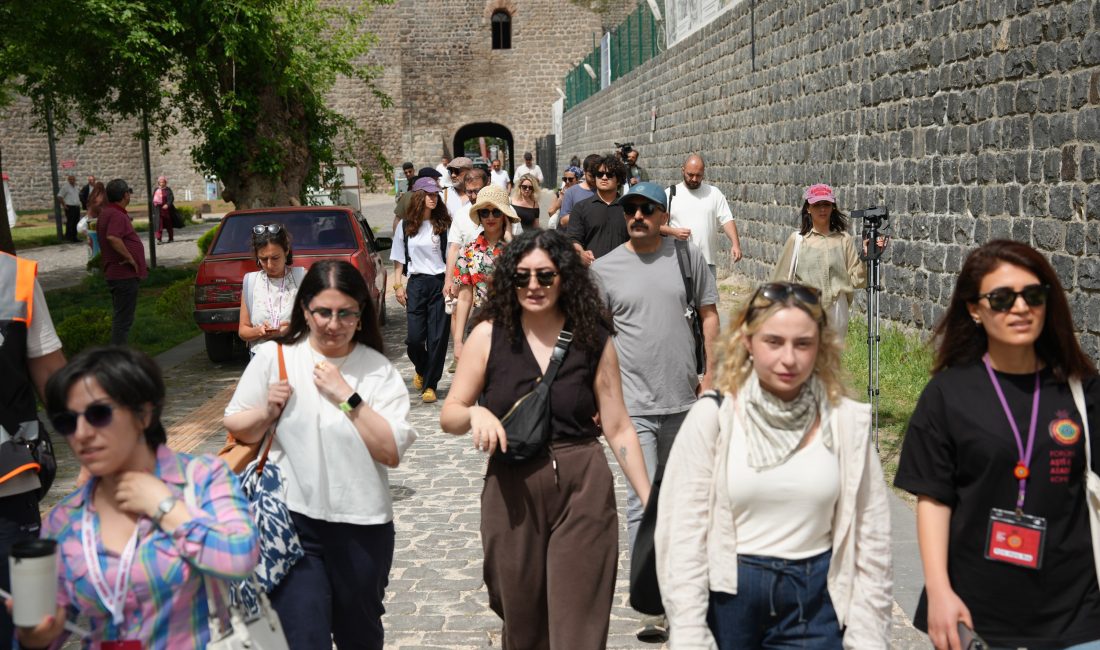 Diyarbakır Büyükşehir Belediyesinin düzenlediği Toplumsal Barış ve Özgürlük Forumu kapsamında