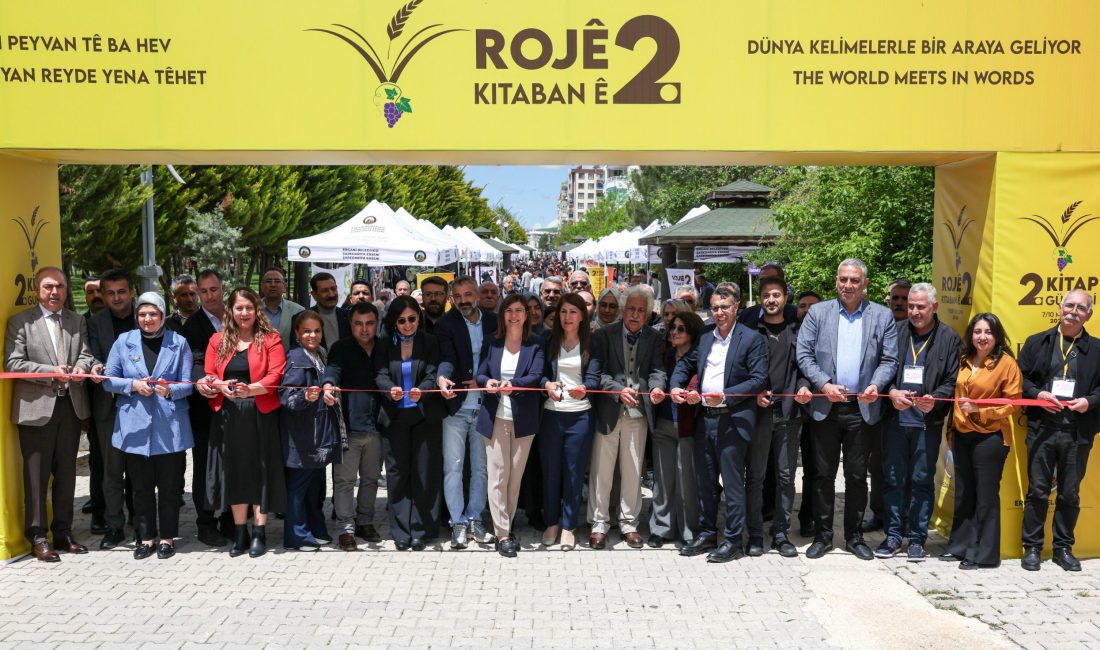 Diyarbakır'ın Ergani ilçesinde 2'ncisi düzenlenen 'Ergani kitap  günleri' törenle