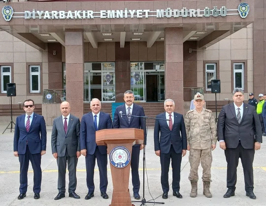 Diyarbakır merkezli 23 ilde gerçekleştirilen eş zamanlı operasyonlarda, uyuşturucu tacirlerine