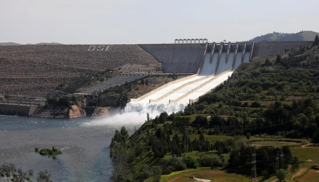 Fırat Nehri üzerinde bulunan Keban Barajı ve Hidroelektrik Santrali’nde, yoğun