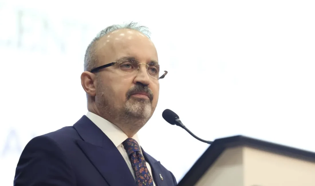 İçişleri Bakan Yardımcısı Bülent Turan, Van'da düzenlenen "Aydınlık Yarınlara Kitap