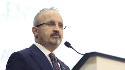 İçişleri Bakan Yardımcısı Bülent Turan, Van'da düzenlenen "Aydınlık Yarınlara Kitap
