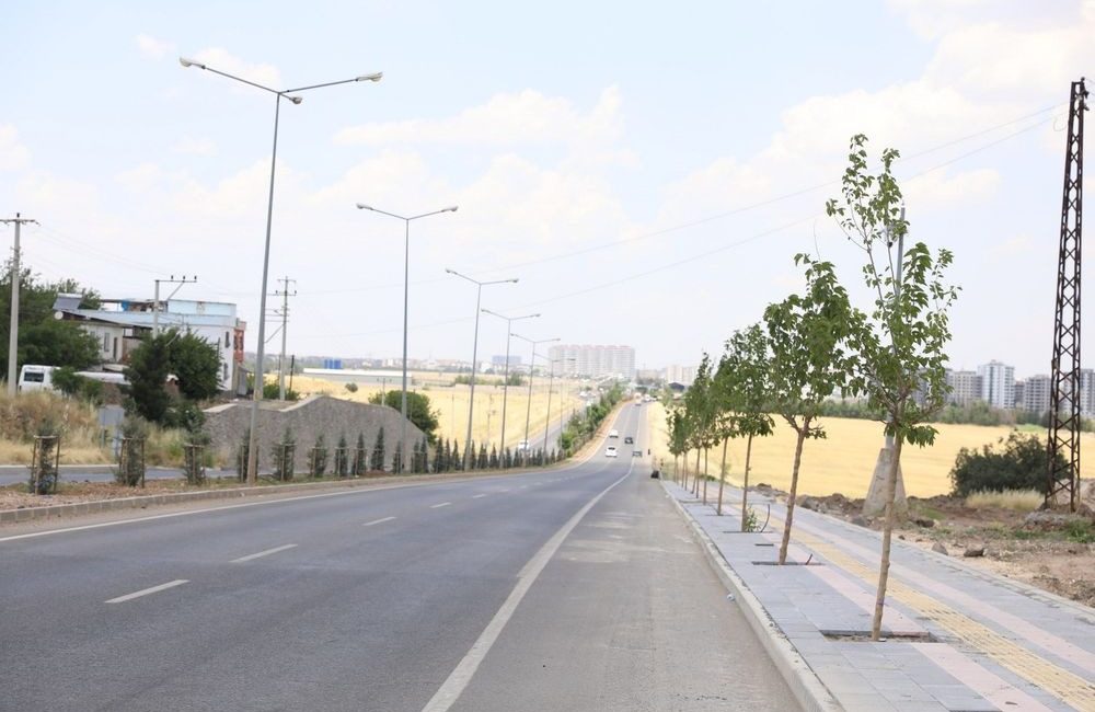 Diyarbakır Büyükşehir Belediyesi, kentin en önemli giriş ve ulaşım akslarından