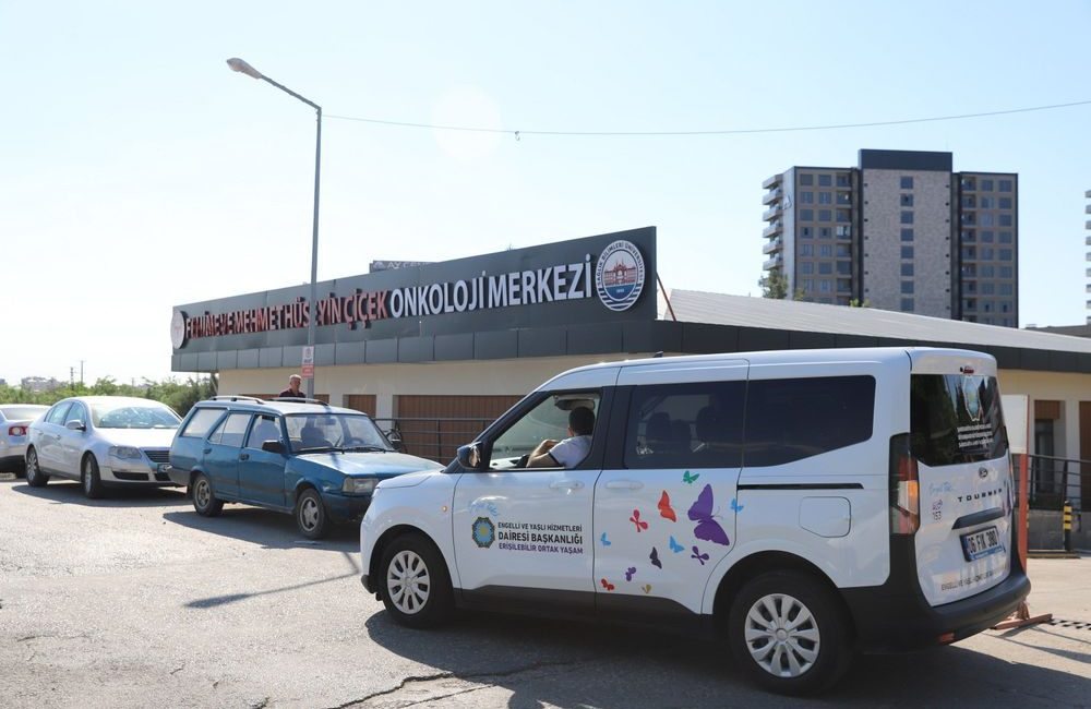 Diyarbakır Büyükşehir Belediyesi, kanser hastalarının tedavi süreçlerinde yaşadığı ulaşım zorluklarını