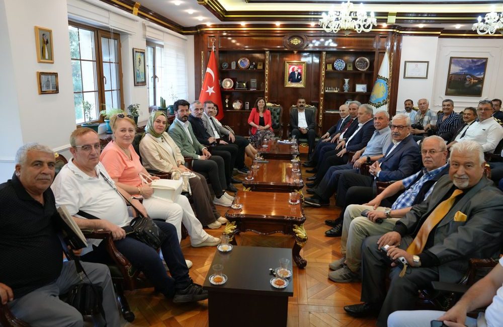 Diyarbakır Büyükşehir Belediyesi Eşbaşkanları Serra Bucak ve Doğan Hatun, Uluslararası