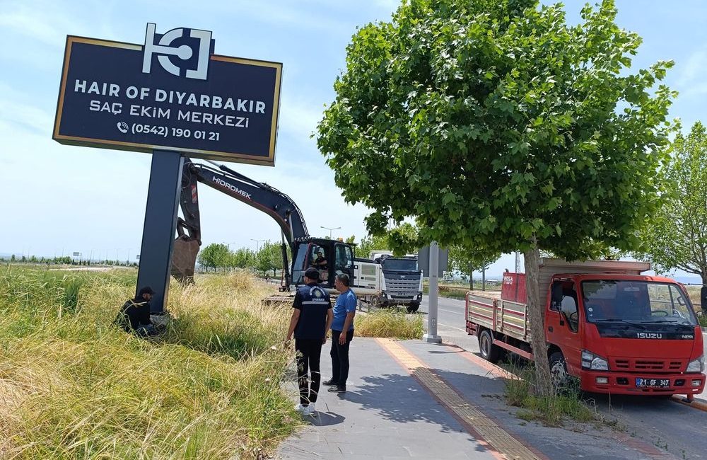 Diyarbakır Büyükşehir Belediyesi, kent genelinde mevzuata aykırı şekilde konumlandırılan totem,