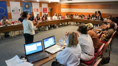 Diyarbakır Büyükşehir Belediyesi personeli ile kentte faaliyet yürüten sivil toplum